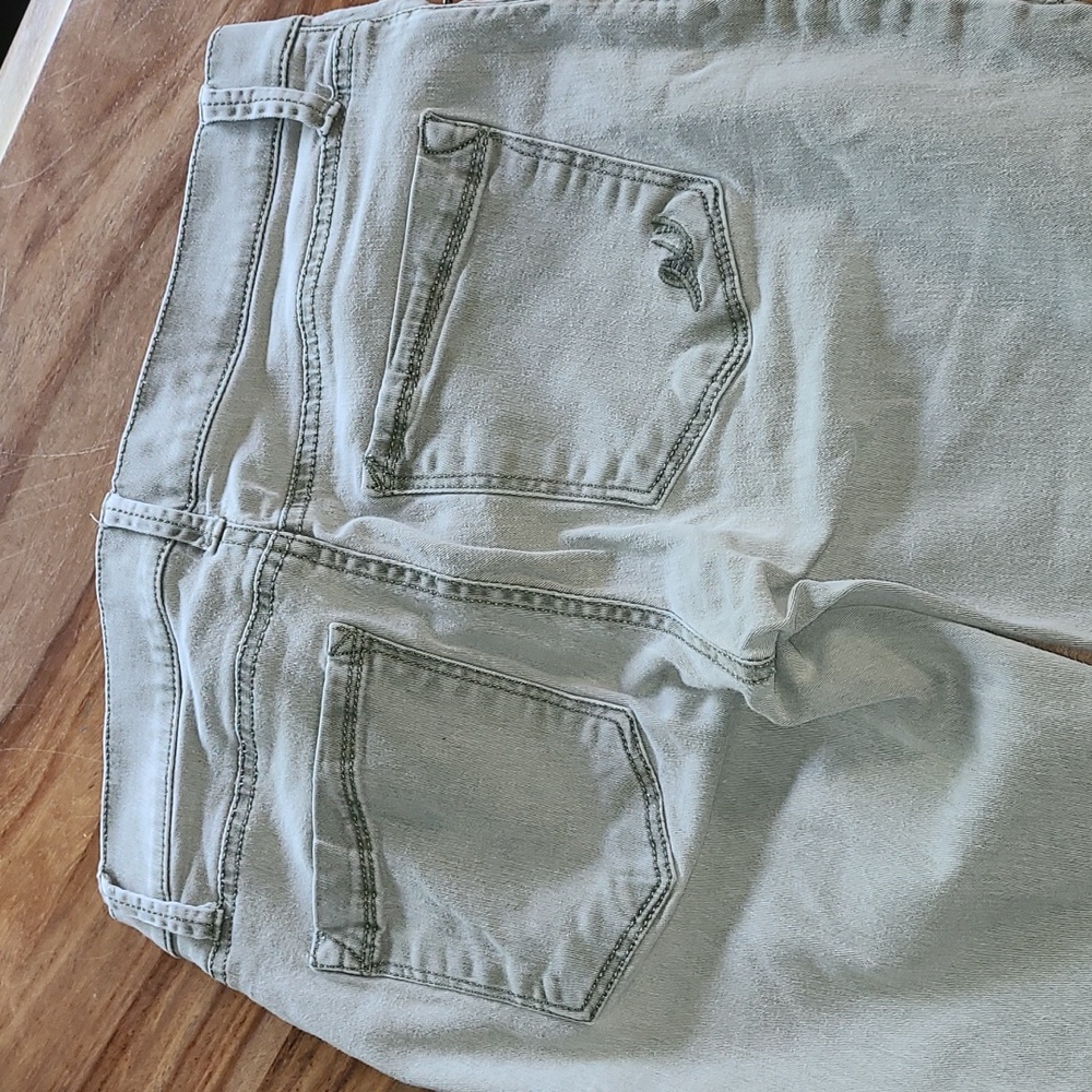 Express Capris - Picture 4 of 5